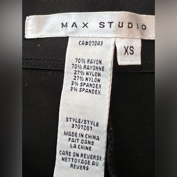 Max Studio black slim pull up pants, ankle zippers - Picture 4 of 4